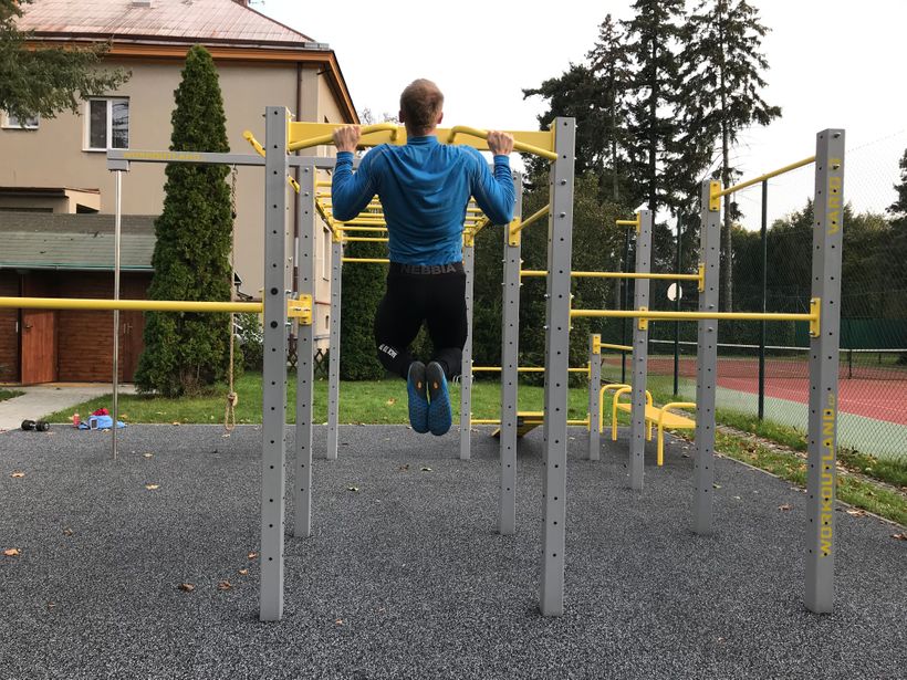 Trénink na workoutovém hřišti jako plnohodnotná náhrada za posilovnu. Jak na to?