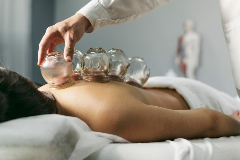 Baňkování: tradiční terapie s moderními výhodami pro tělo a mysl?