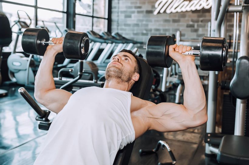 Ako na benchpress? Správna technika krok za krokom