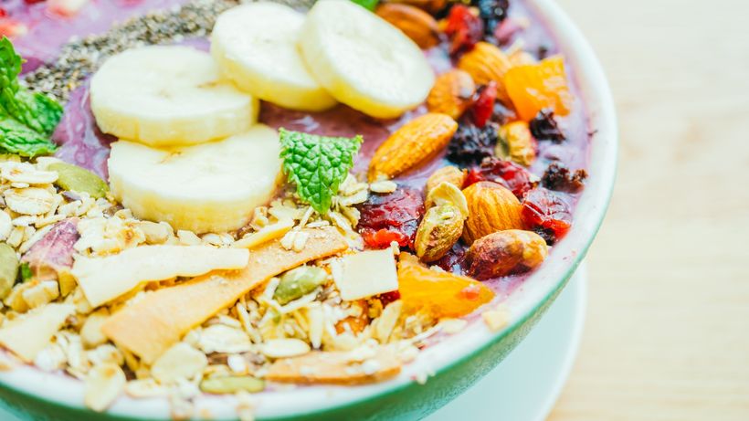 Superpotraviny bez mýtů: co skutečně funguje a proč nestačí jedna zázračná věc