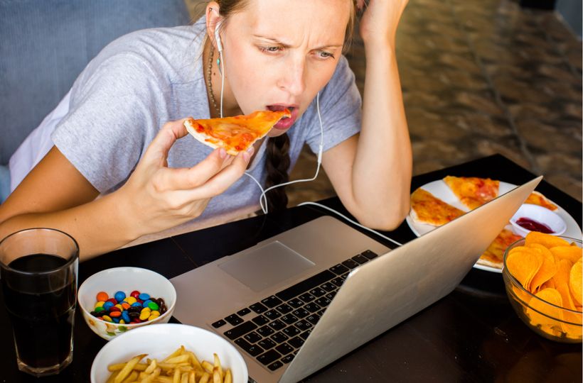 5 tipů, jak přestat zajídat svůj nespokojený život: naučte se odhalit emoční hlad