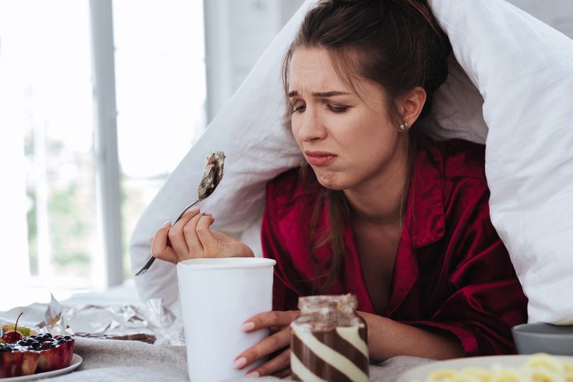 8 kroků, jak se přestat přejídat kvůli negativním emocím