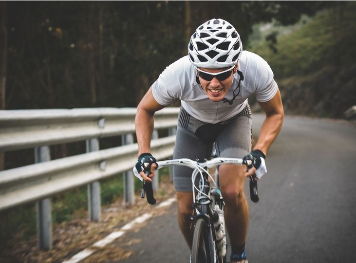 Jak vypadá jídelníček profi sportovců? Sní až 10 000 kcal denně