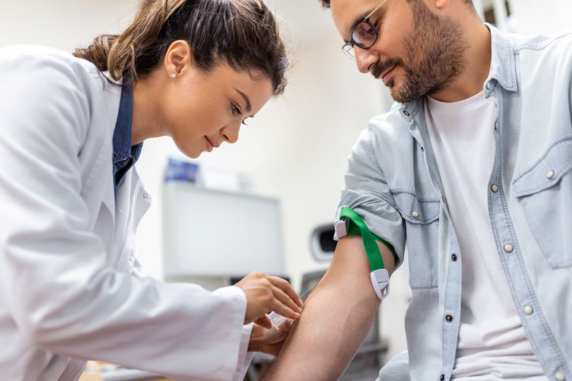 Darování krve a plazmy: jaká jsou rizika a benefity?