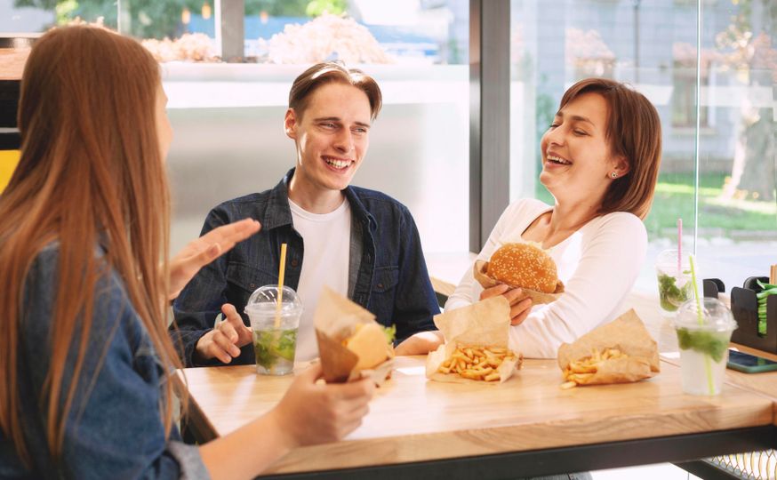Ako sa zdravo najesť vo fast-foode? Poradíme, ako si vybrať