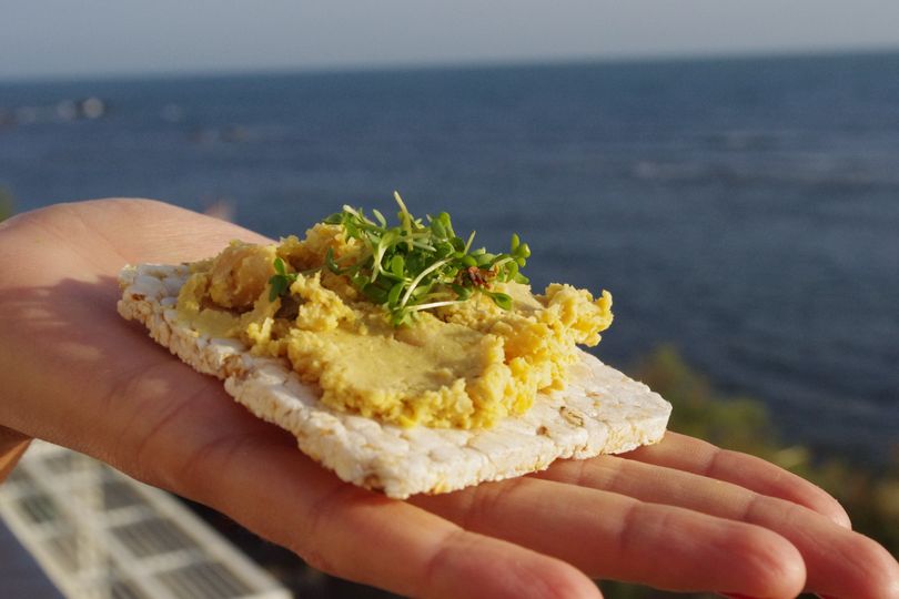Jsou rýžové chlebíčky a kaiserky zdravější než bílé rohlíky?