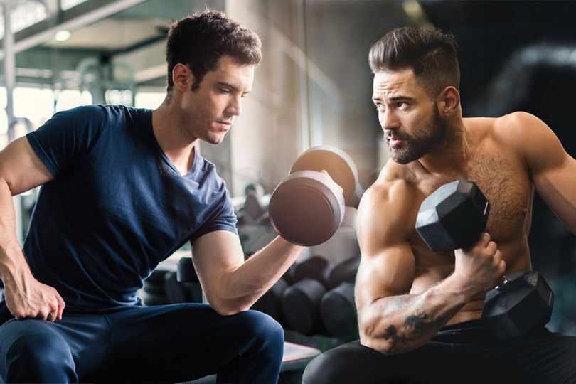 Menší, nebo větší váha na čince: Který způsob je pro maximální svalový růst efektivnější?