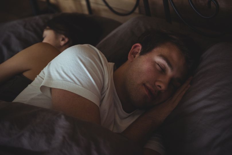 Proč bez spánku nerostou svaly a nehubneme? 6 tipů, jak se královsky vyspat