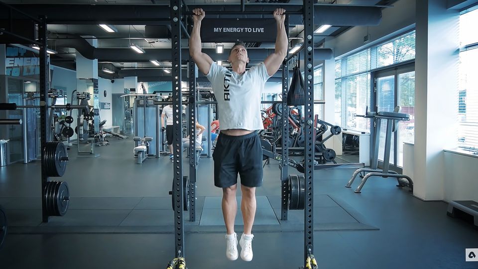 Jak na shyby na hrazdě: které svaly kdy zapojujeme?