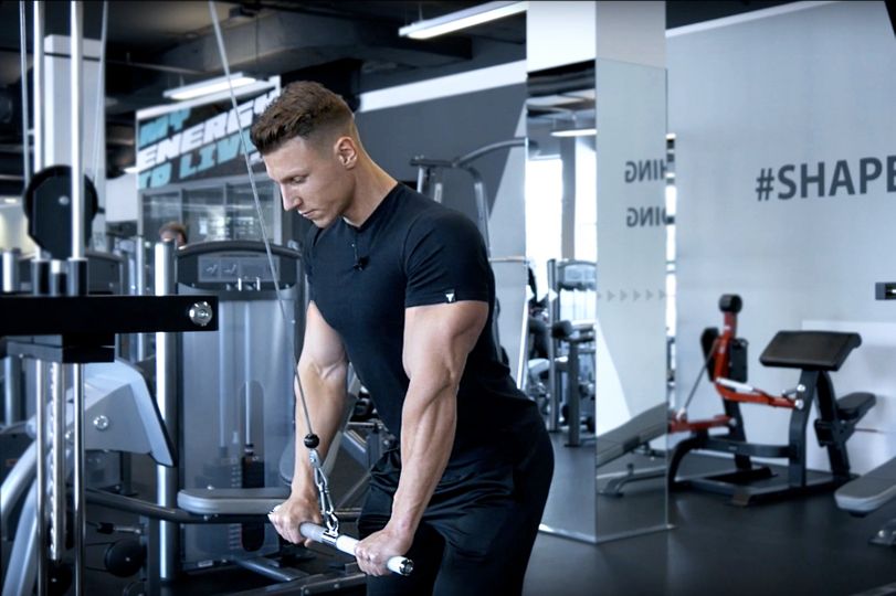 Stahování kladky na triceps: Nenápadný cvik, jehož efektivita vás překvapí