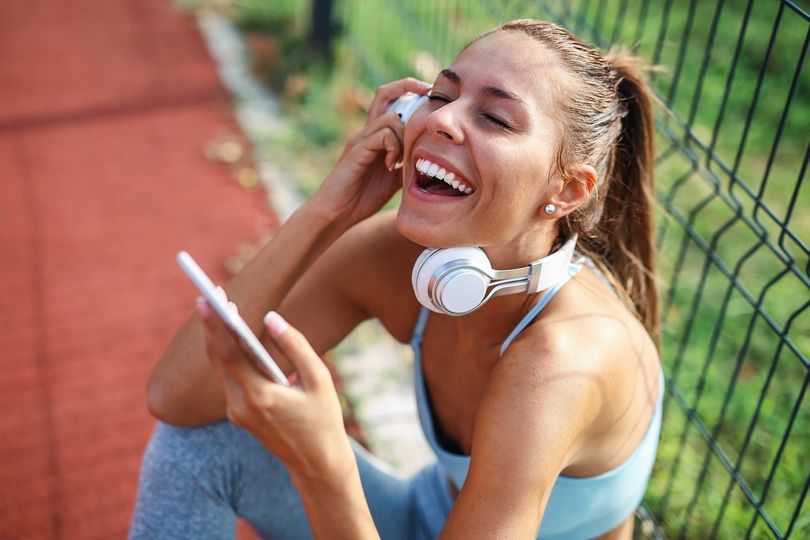 TOP 6 fitness podcastů! Vzdělání i zábava do sluchátek