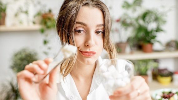 Hormonálna antikoncepcia: druhy, využitie, potenciálne výhody a riziká