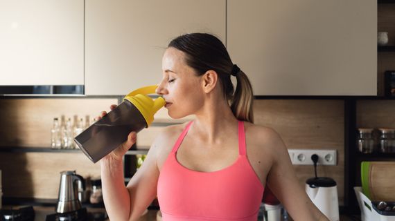 Was ist besser: Proteinpulver mit Wasser oder Milch?