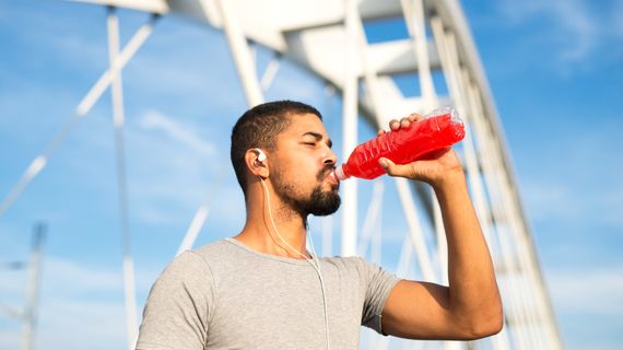 Iontový nápoj: Kdy pomáhá a kdy může škodit?