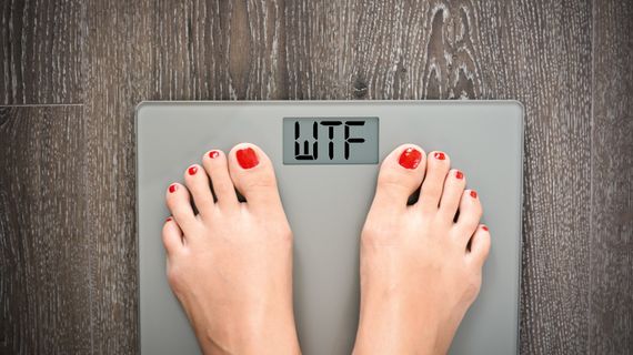 Kolísanie hmotnosti: 7 dôvodov podozrivo vyššieho čísla na váhe