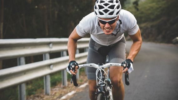Jak vypadá jídelníček profi sportovců? Sní až 10 000 kcal denně