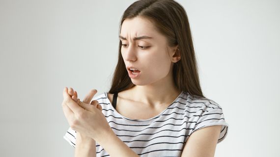 Suché a popraskané ruce v zimě: jak s nimi bojovat?