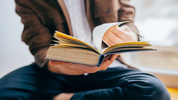 Benefity čtení knih: bystrá mysl, empatie a méně stresu