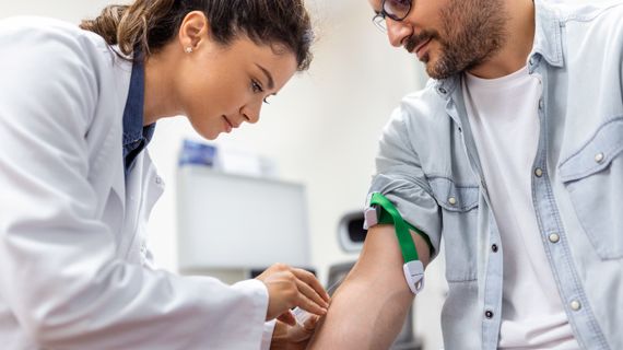 Darování krve a plazmy: jaká jsou rizika a benefity?