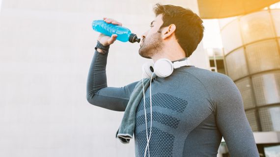 Elektrolity w sporcie: jak je prawidłowo uzupełniać?