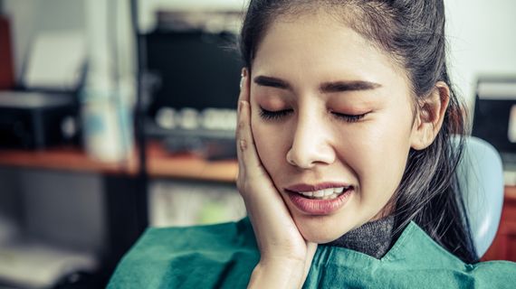 Bruxismus: pojďme se skřípání zubů podívat na zoubek