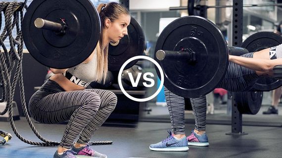 Hip Thrusty vs. Dřepy: Co je lepší na zesílení a vytvarování nohou a zadku?