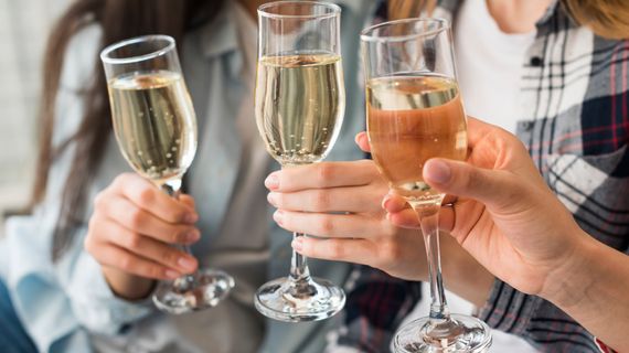 Chudnutie a alkohol: Ako si občas dopriať, aby aj napriek tomu išli kilogramy dole?