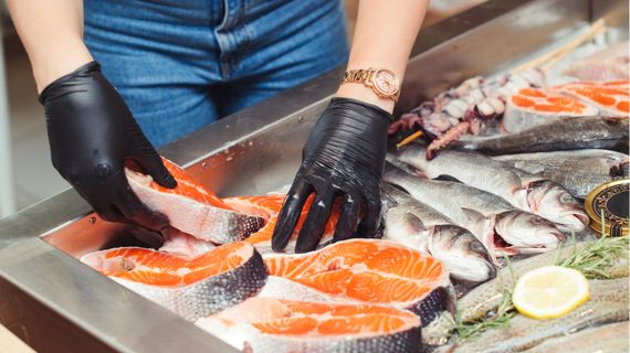 Ryba na talíři: Jak si vybrat čerstvou a které druhy jsou nejzdravější?