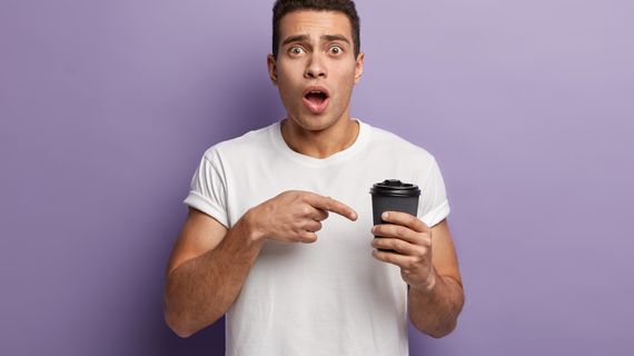 Káva a vysoký krevní tlak: zvyšuje pití kávy riziko hypertenze?