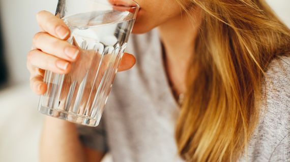 Kvalita pitnej vody: môžeme piť bez obáv aj tú z kohútika?