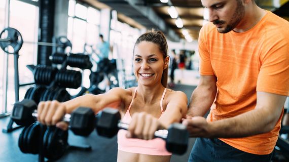 Najčastejšie chyby začiatočníkov v posilňovni podľa trénerov. Nerobíte ich?