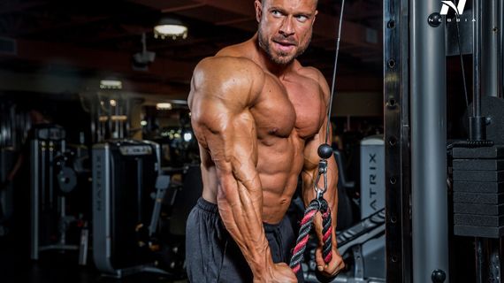 Najlepšie cviky na triceps v posilňovni aj doma!