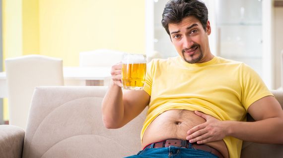 Pivo: Roste po něm pupek a snižuje hladinu testosteronu?