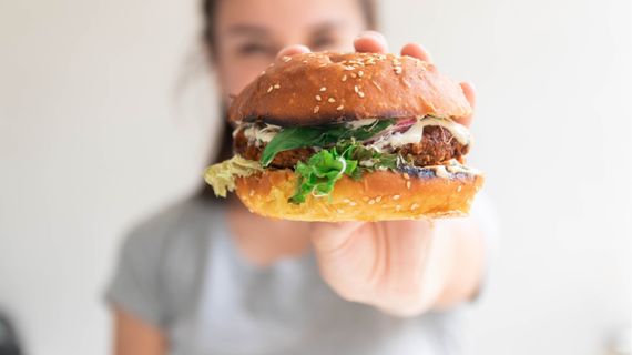 Plusy a mínusy vegánskych náhrad mäsa