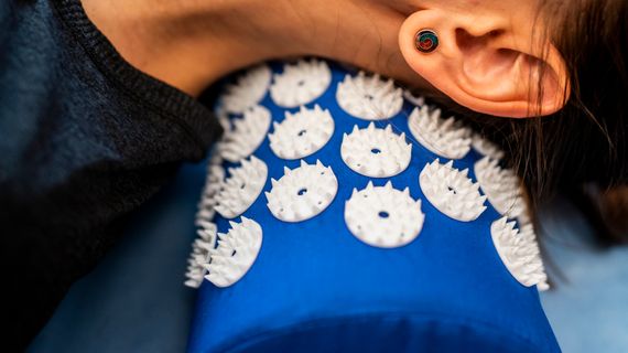 Pomôžu akupresúrne podložky s bolesťou chrbta, stresom či poruchami spánku?