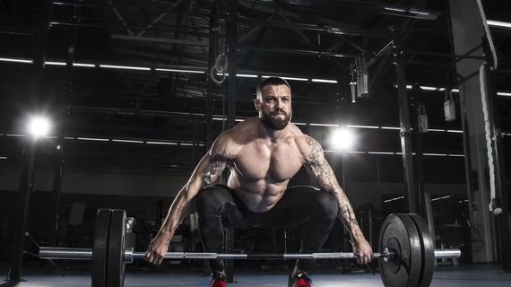 Silový a objemový trénink v posilovně: jaké jsou rozdíly?