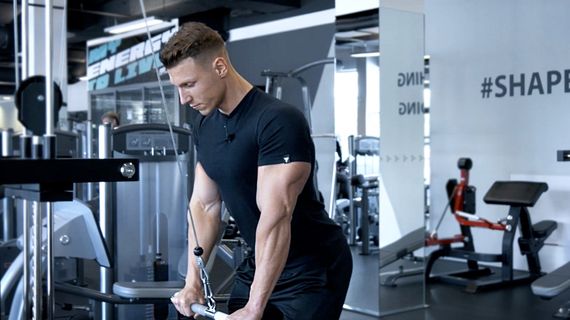 Stahování kladky na triceps: Nenápadný cvik, jehož efektivita vás překvapí