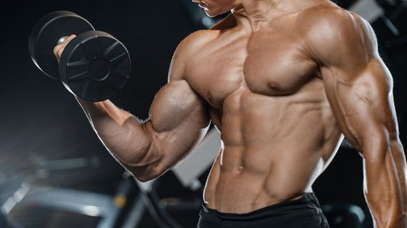 Najlepšie cviky na biceps! TOP 6 cvikov na masívne ruky