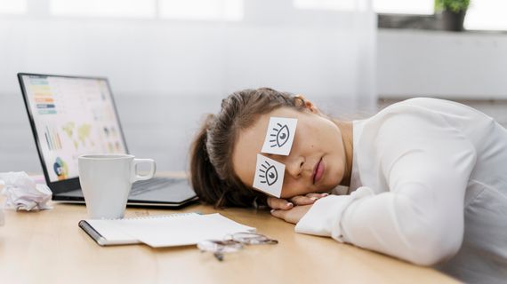 Trápí vás únava po jídle? Nejlepší praktické tipy, jak se jí vyhnout