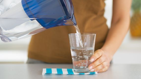 Zlepšujú filtračné kanvice kvalitu vody? Nie vždy to tak musí byť