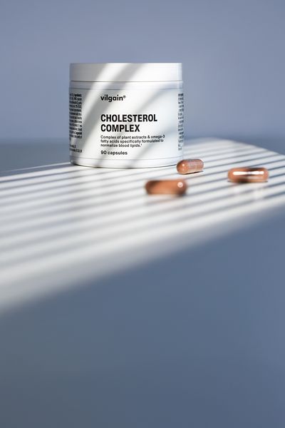 A complex of plant compounds
and vitamins for cholesterol control