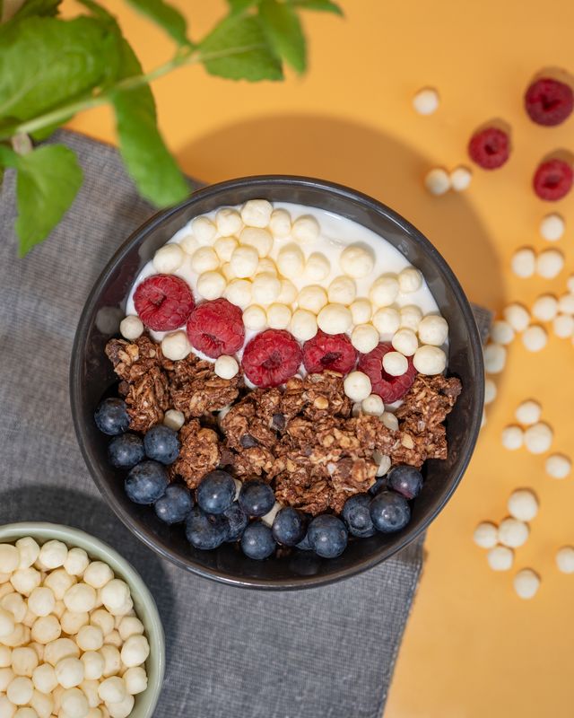 Vilgain Protein Crispies XL biela čokoláda 100 g Obrázek