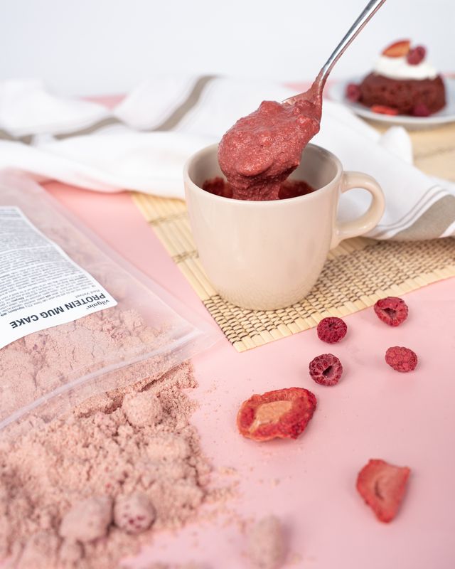 Vilgain Protein Mug Cake Mix red velvet cake 420 g Obrázek