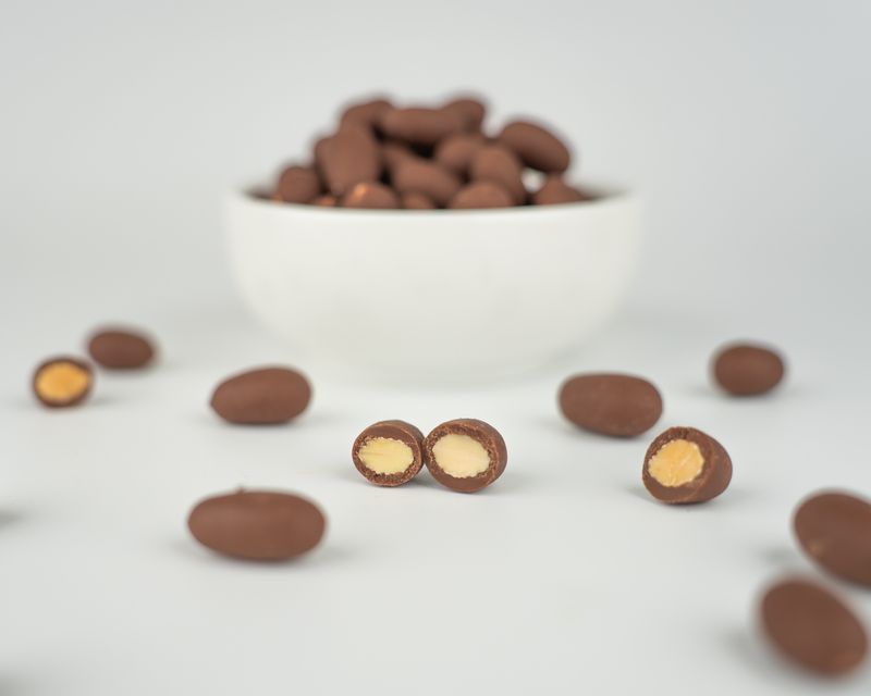 Vilgain Mandle v mléčné čokoládě 100 g Obrázek