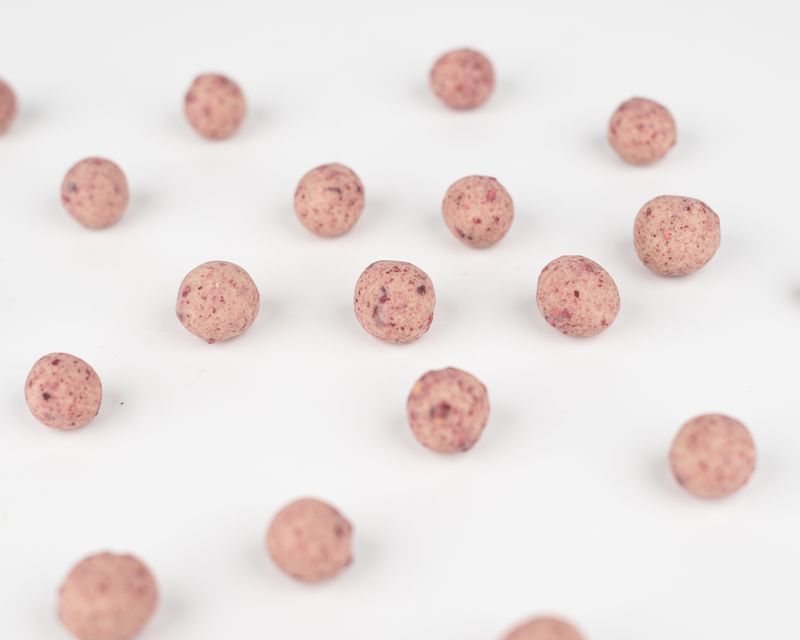 Vilgain Rice Chocoballs BIO Bílá čokoláda s malinou 50 g Obrázek