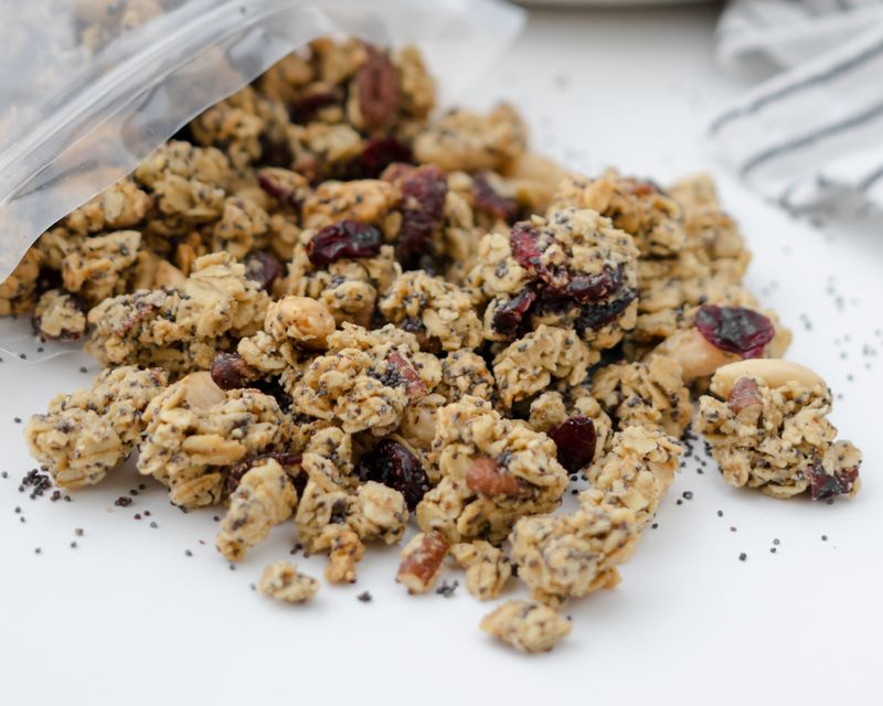 Vilgain Granola kešu, brusinky a mák 400 g Obrázek