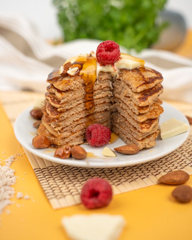 Vilgain Protein Pancake & Waffle Mix mandle s kousky bílé čokolády 420 g Obrázek