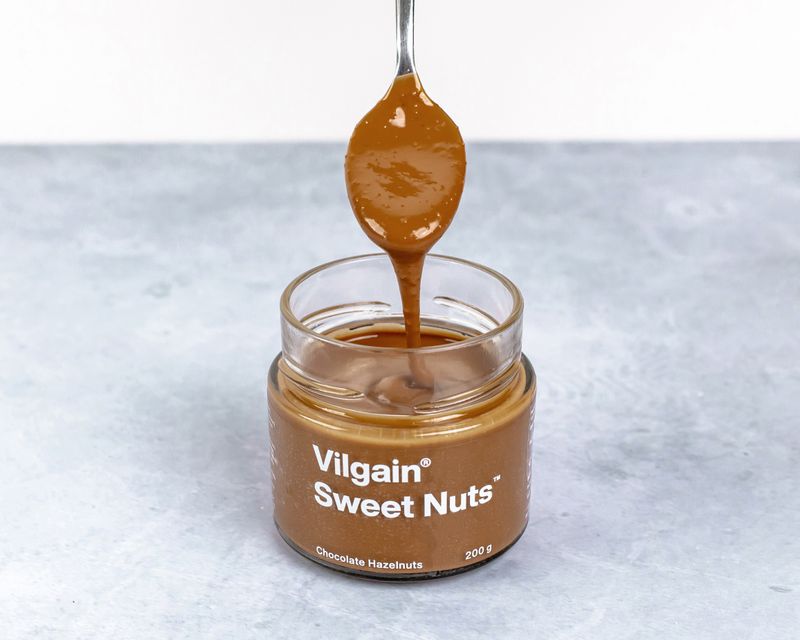 Vilgain Sweet Nuts lískové ořechy s čokoládou 200 g Obrázek