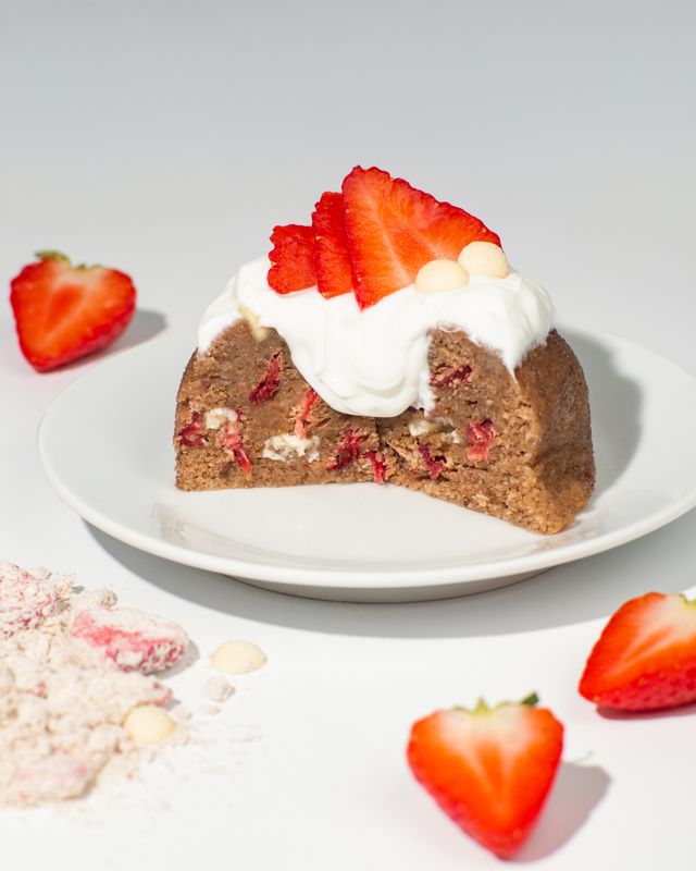 Vilgain Protein Mug Cake Mix Jahoda a bílá čokoláda 420 g Obrázek