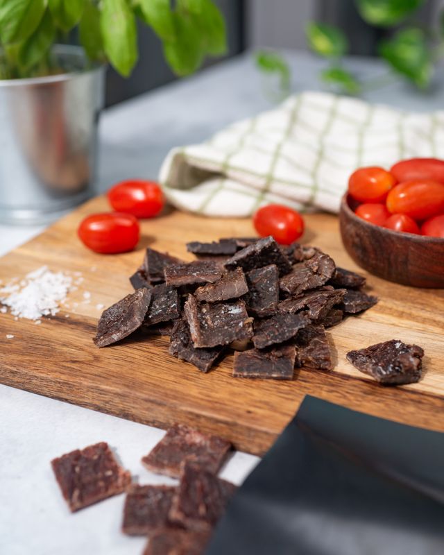 Vilgain Grass-Fed Hovězí jerky BIO – mořská sůl 50 g Obrázek